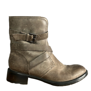 Clarks Women's Light Brownish Green Combat Boots size 7.5